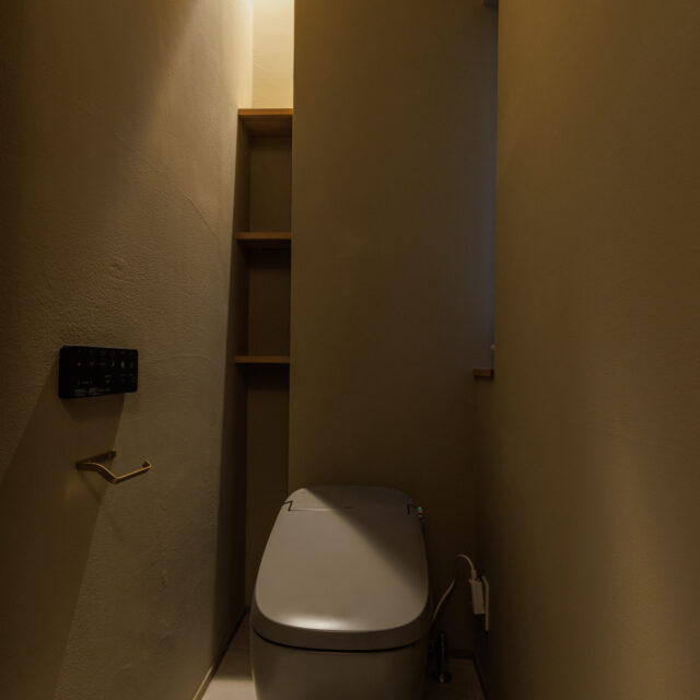 芦屋の注文住宅のトイレ
