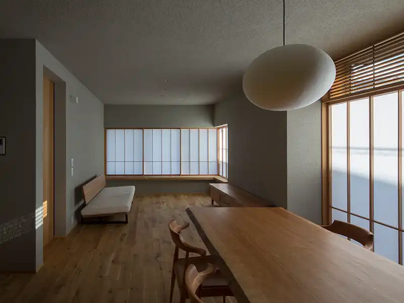 柔らかい光と暮らす住まい内観